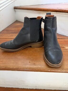 Everlane Black Leather Chelsea Boots